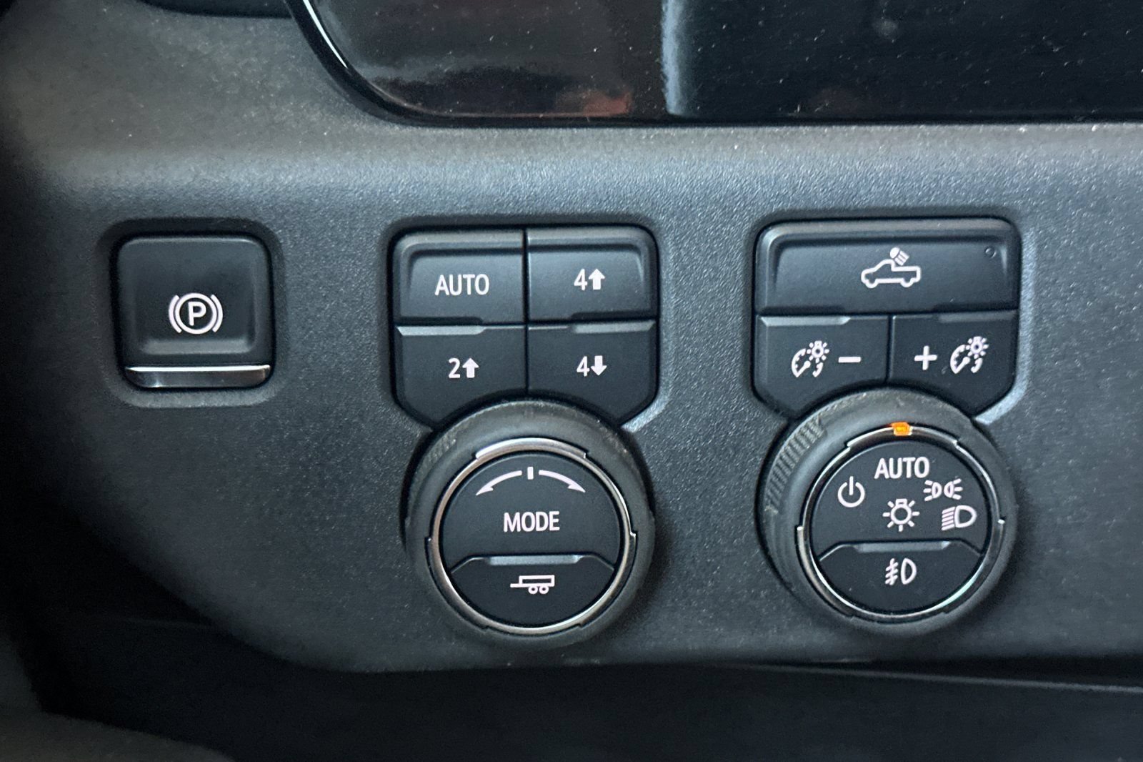 Used 2025 Chevrolet Silverado 1500 LT Trail Boss w/ Convenience Package II AWD/4WD image 39