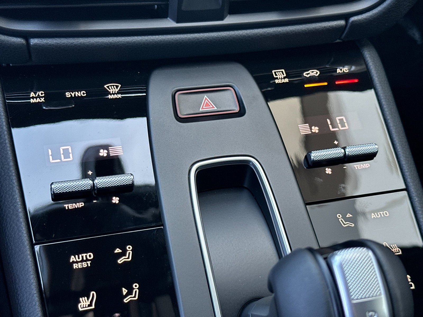 New 2026 Porsche Macan AWD/4WD image 21