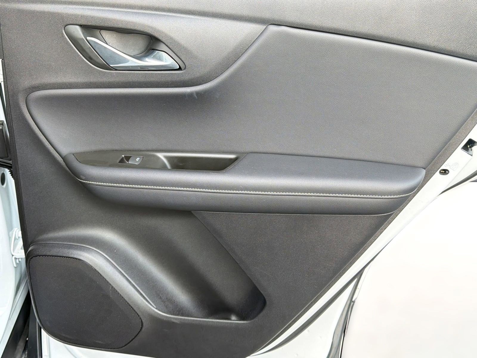 Used 2025 Chevrolet Blazer LT FWD image 32