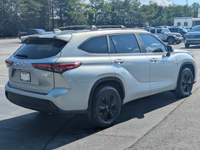 Used 2023 Toyota Highlander XLE AWD/4WD image 7