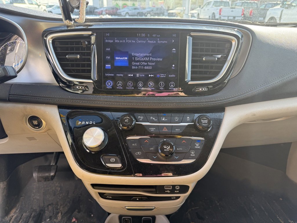 Used 2017 Chrysler Pacifica Limited image 13