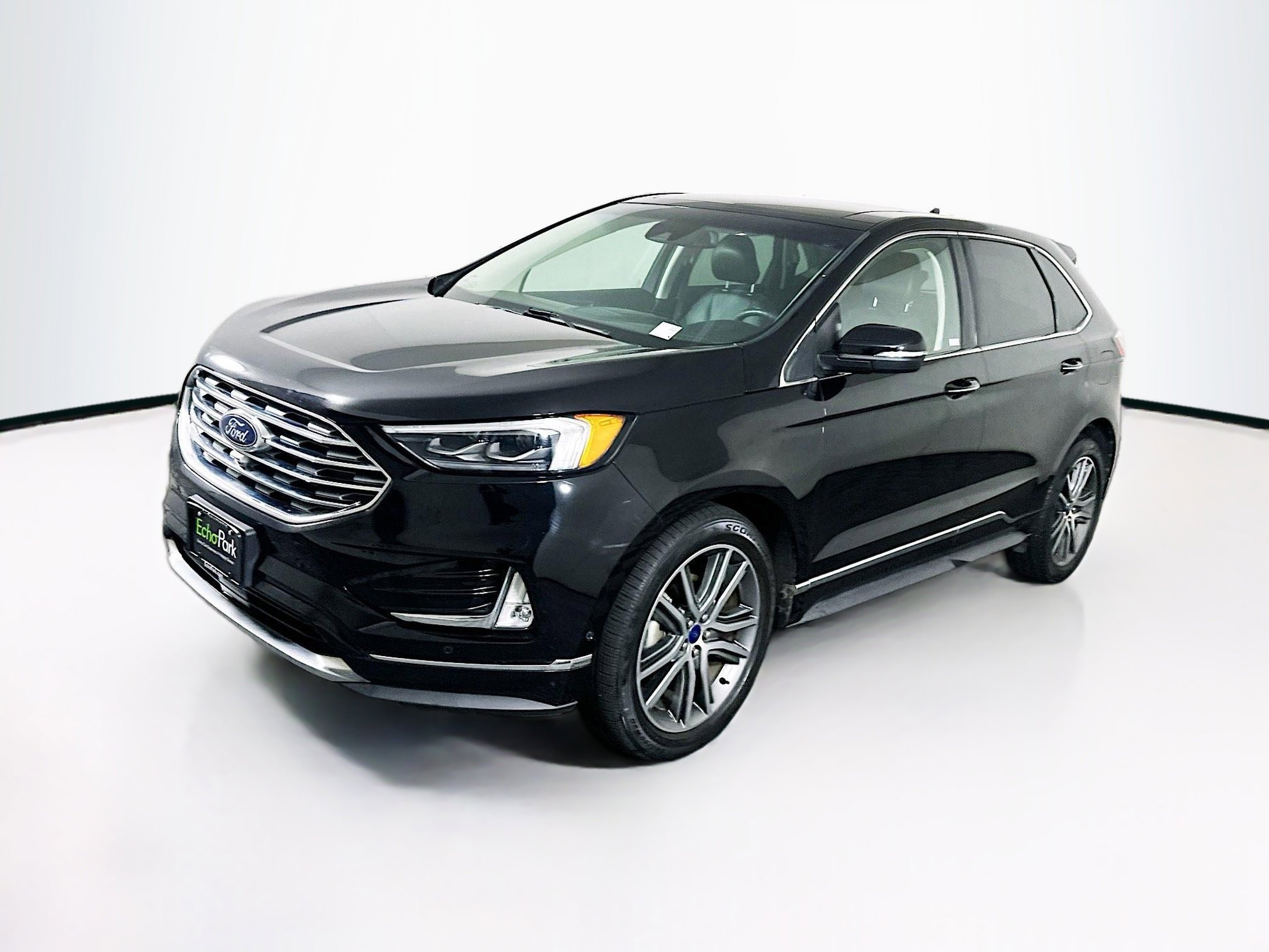 Used 2019 Ford Edge Titanium w/ Equipment Group 301A FWD image 3