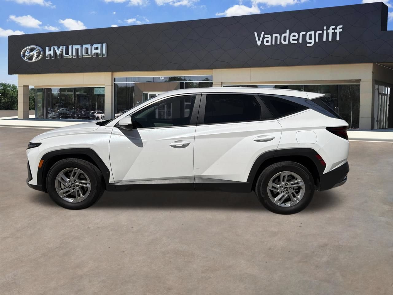 Used 2025 Hyundai Tucson SE FWD image 4