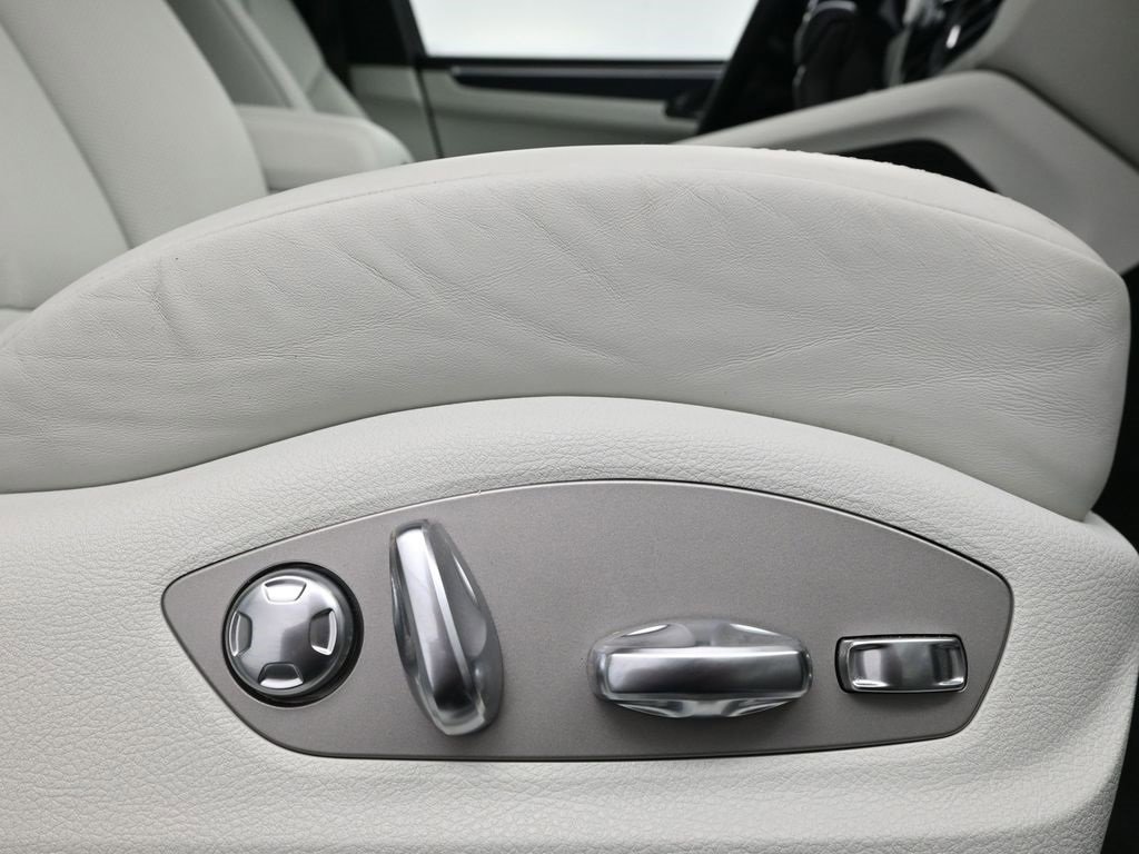 Certified 2023 Porsche Macan GTS image 15