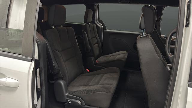 Used 2018 Dodge Grand Caravan SE image 24