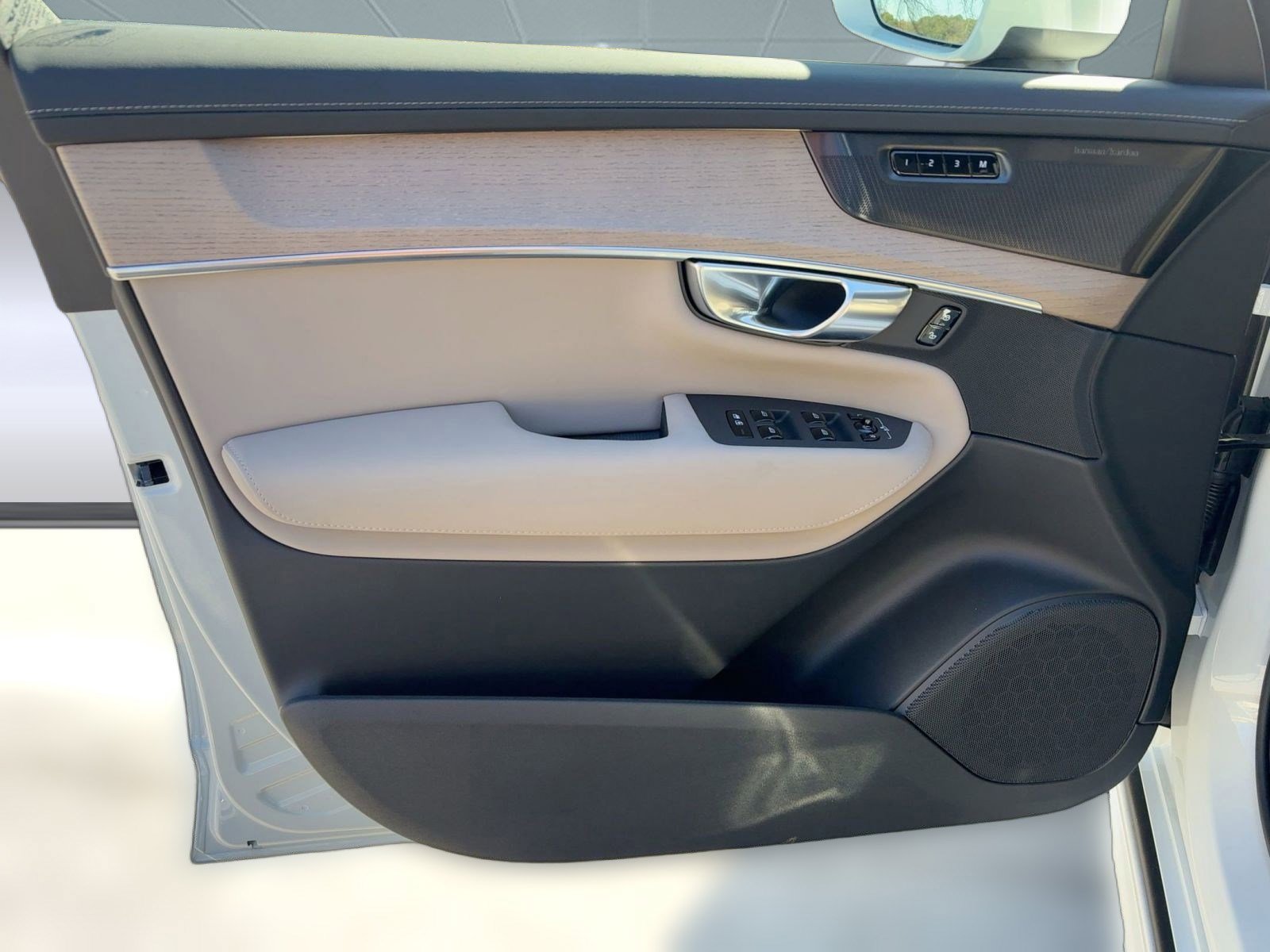 New 2026 Volvo XC90 T8 Plus w/ Protection Package image 21