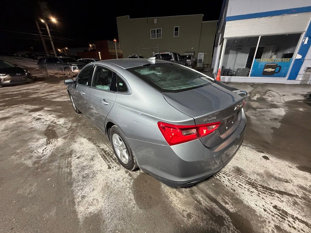 Used 2024 Chevrolet Malibu LT image 3