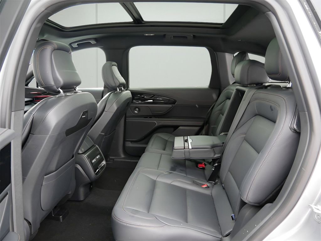 Used 2024 Lincoln Nautilus Premier w/ Equipment Group 102A image 10