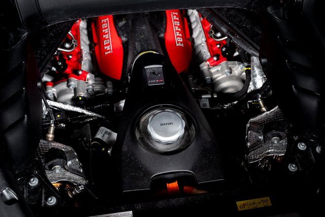 Used 2024 Ferrari SF90 Spider image 10