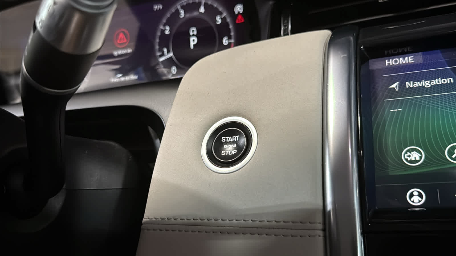 Used 2020 Land Rover Discovery Sport SE AWD/4WD image 17