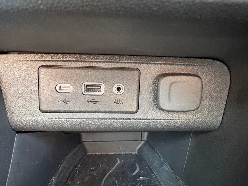 Used 2023 Buick Encore GX Select w/ Sport Touring Package FWD image 23