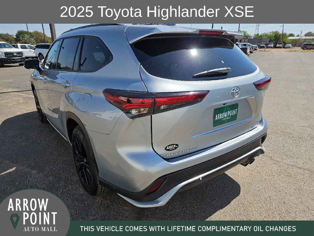 Used 2025 Toyota Highlander XSE AWD/4WD image 9