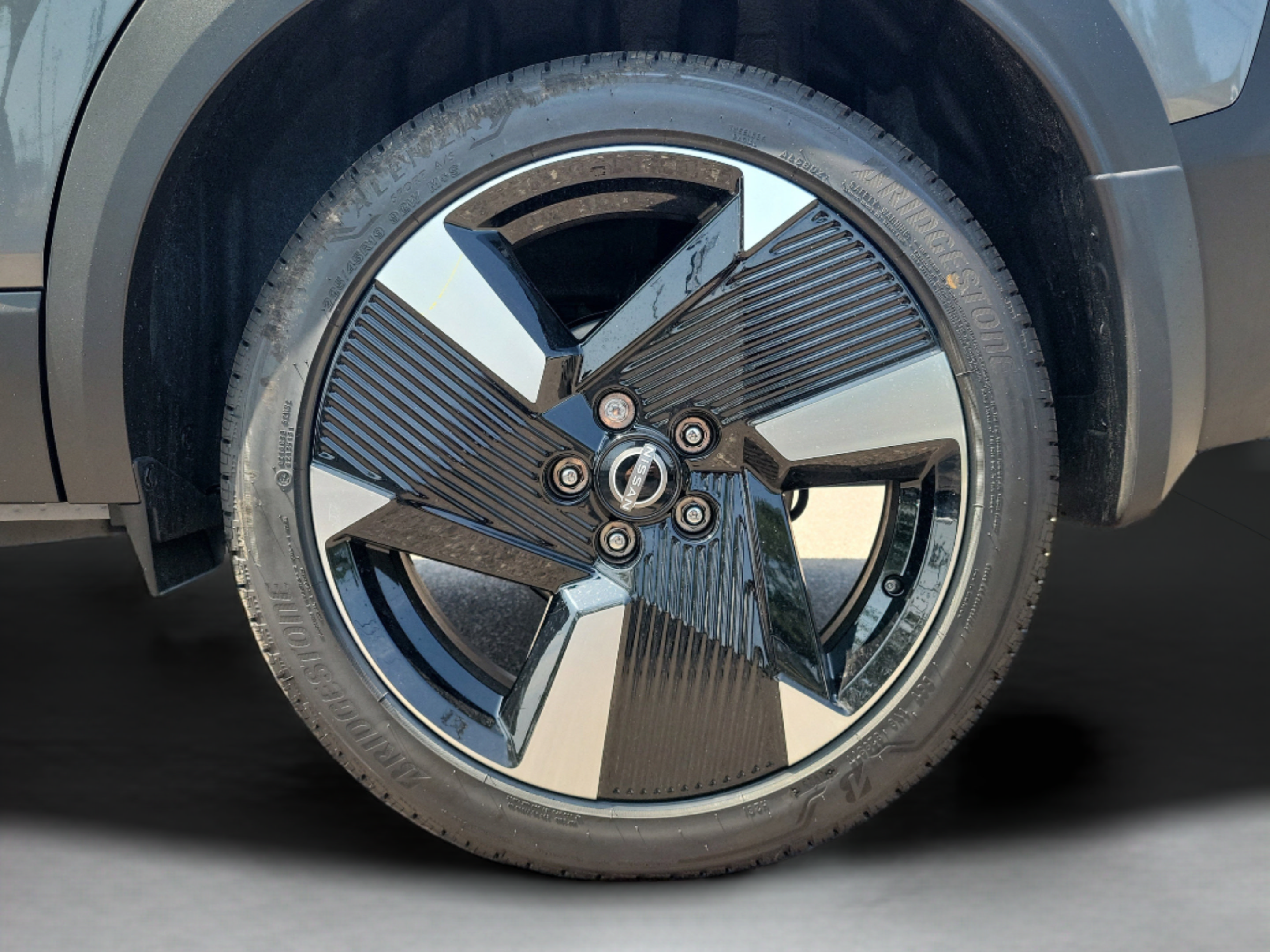 New 2025 Nissan Kicks SR FWD image 31
