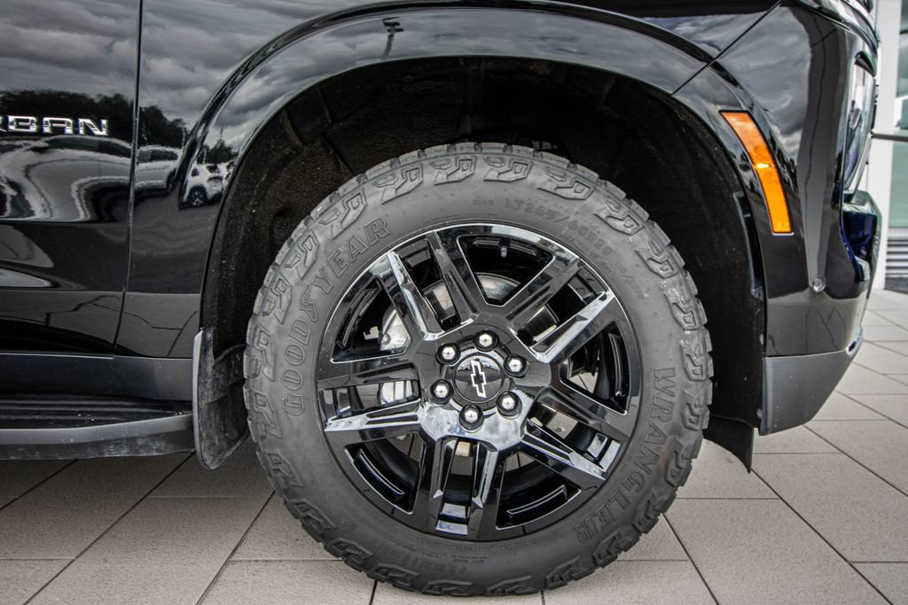 Used 2025 Chevrolet Suburban LS AWD/4WD image 4