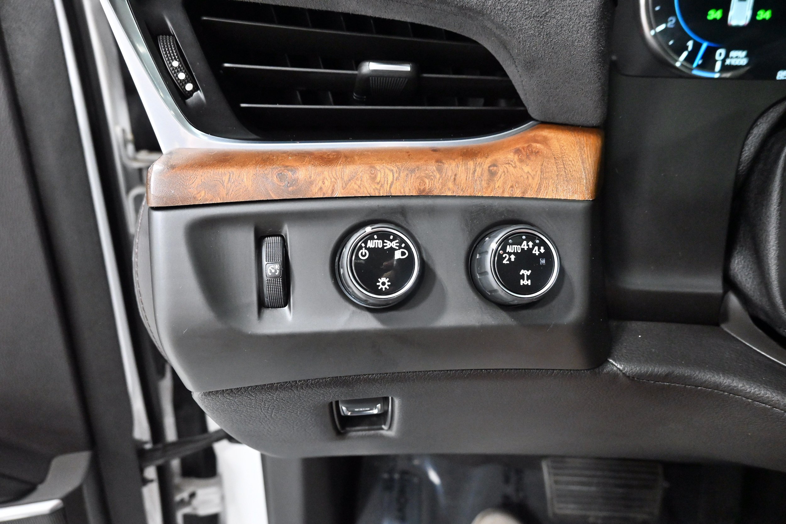 Used 2019 Cadillac Escalade Premium Luxury AWD/4WD image 9