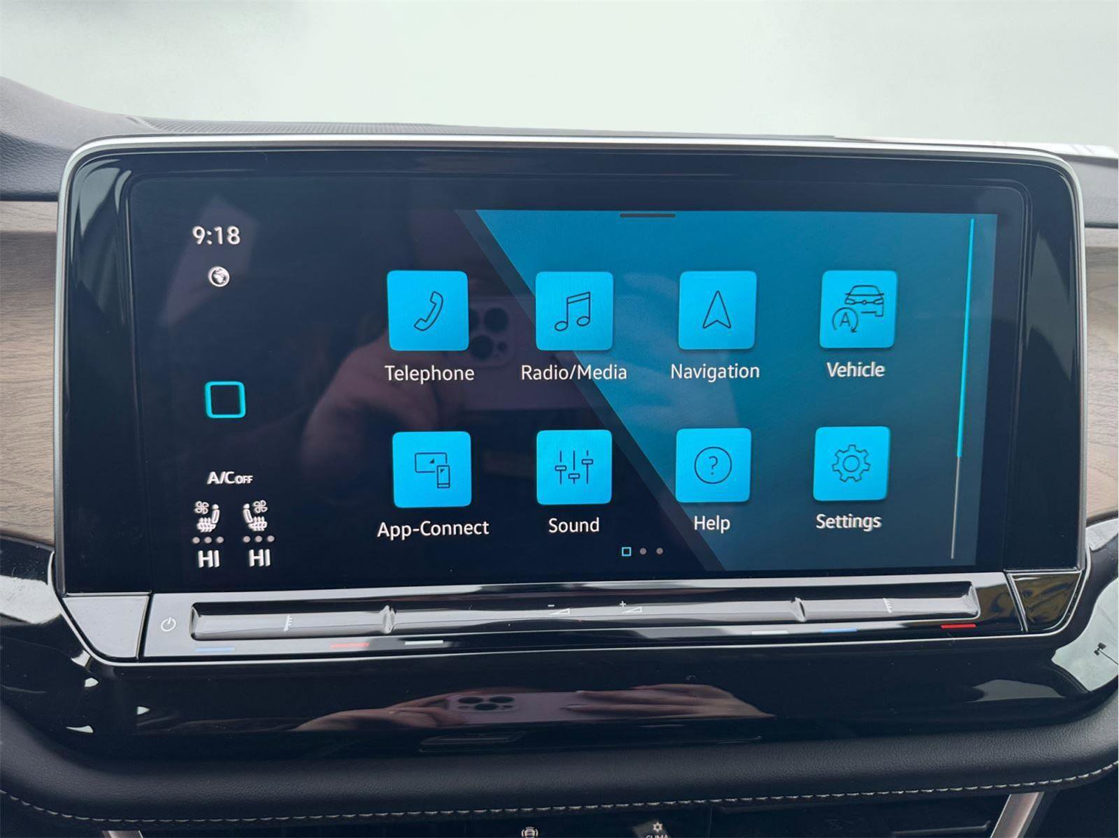 Used 2025 Volkswagen Atlas SE image 31