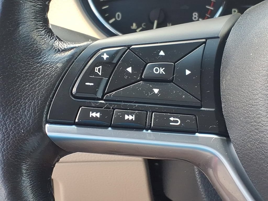 Used 2017 Nissan Rogue SV w/ SV Premium Package AWD/4WD image 13