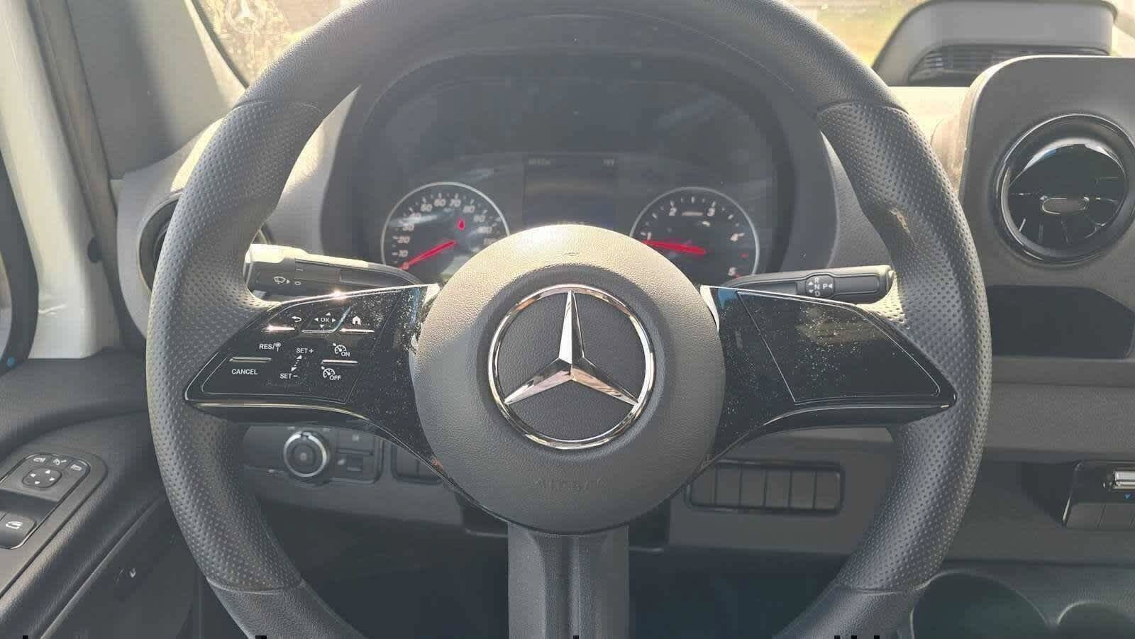 Used 2025 Mercedes-Benz Sprinter 2500 image 27