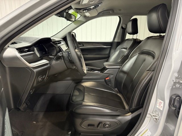 Used 2023 Jeep Grand Cherokee Limited image 9