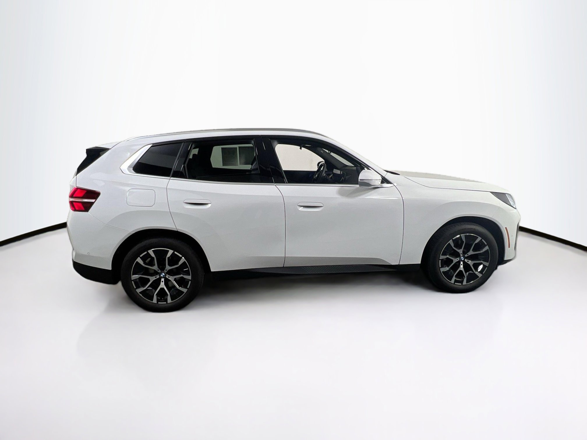 Used 2025 BMW X3 xDrive30i w/ Convenience Package image 4
