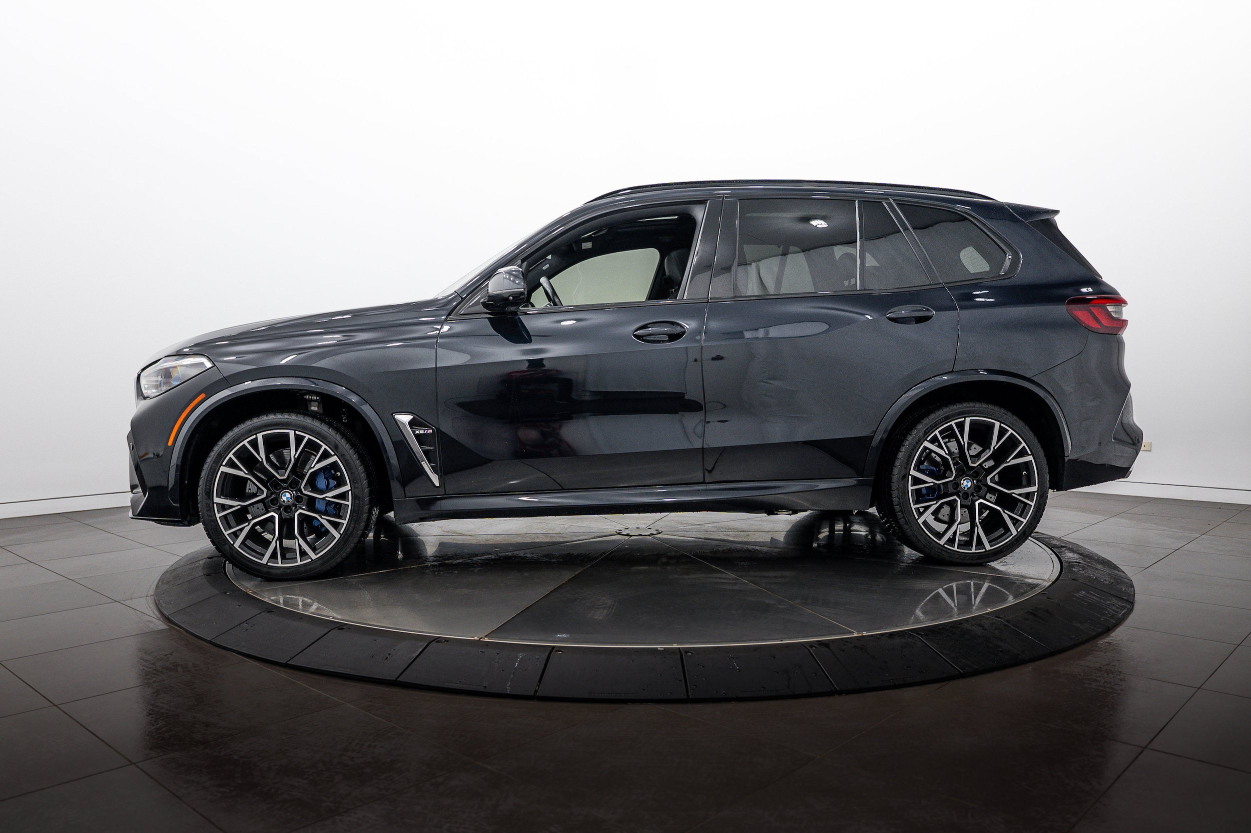 Used 2021 BMW X5 M w/ Executive Package AWD/4WD image 6
