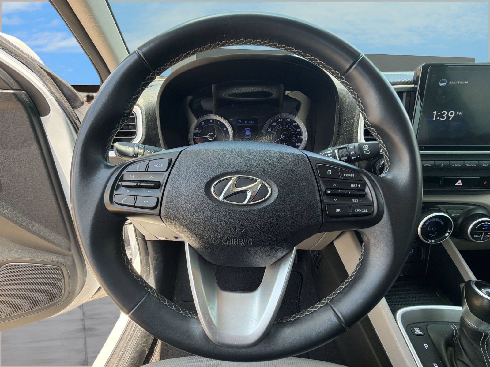 Used 2021 Hyundai Venue SEL w/ Premium Package FWD image 10