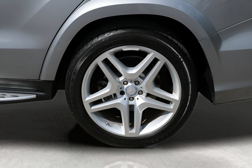 Used 2014 Mercedes-Benz GL 550 4MATIC image 9