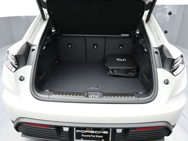 New 2026 Porsche Macan 4S Electric image 16