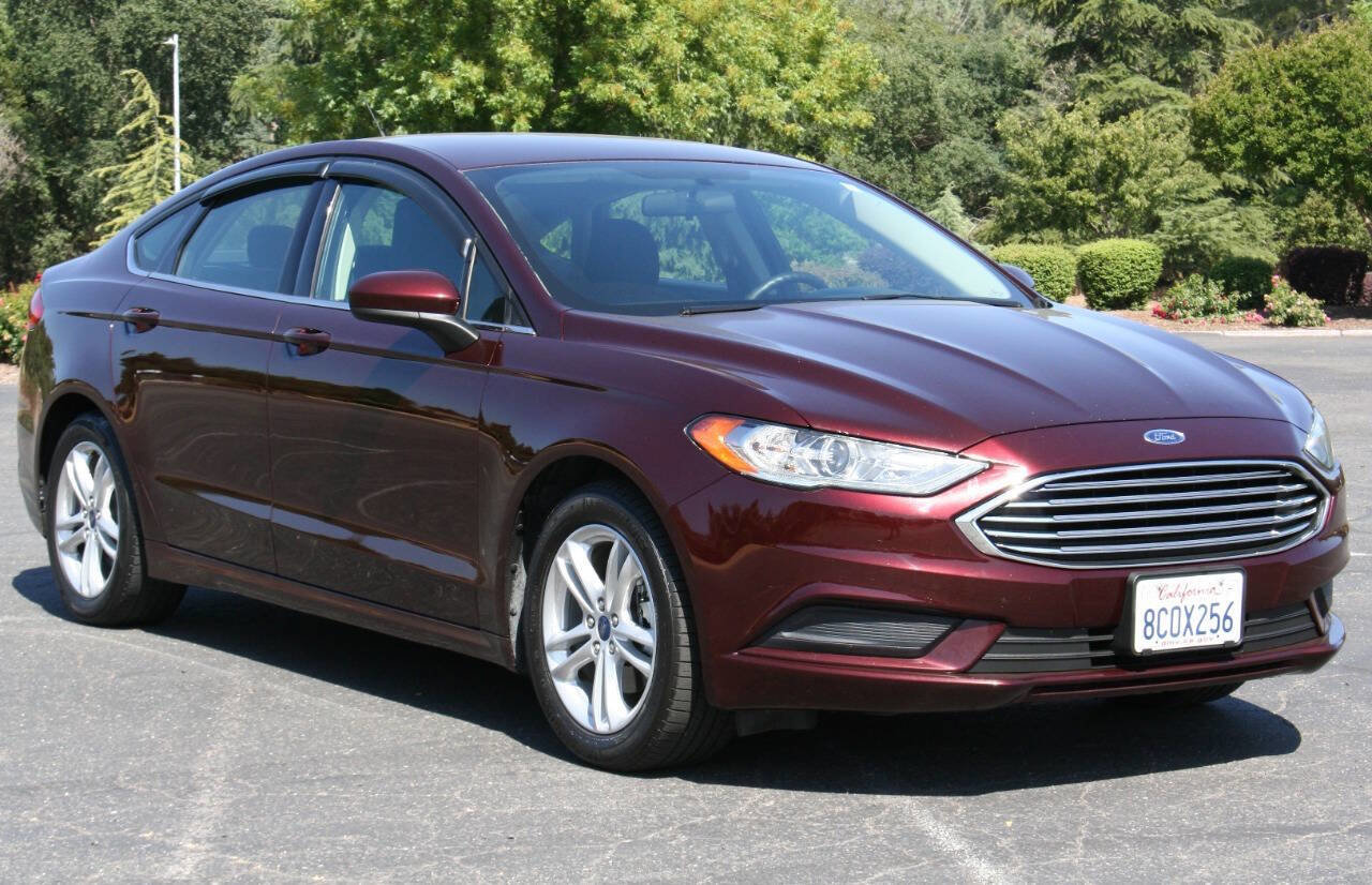 Used 2018 Ford Fusion SE w/ Fusion SE Technology Package FWD image 1