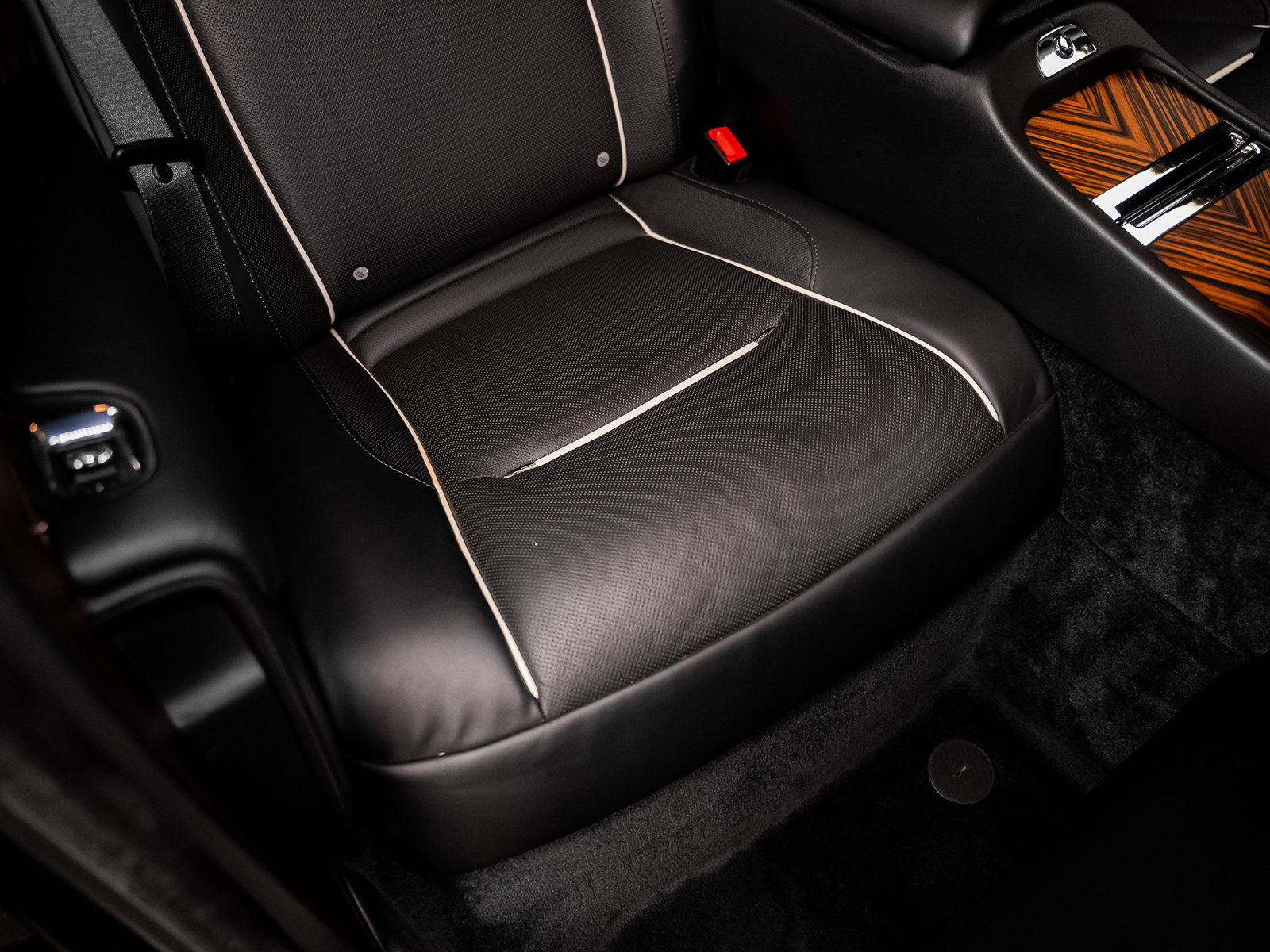 Used 2016 Rolls-Royce Wraith RWD image 35