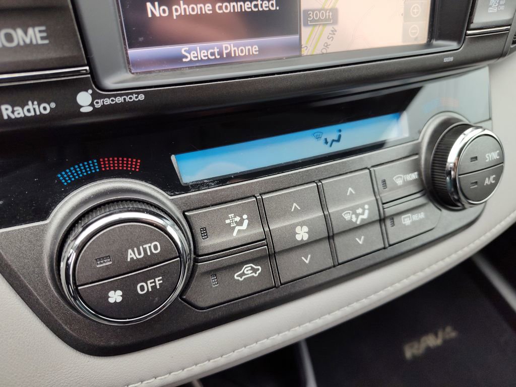 Used 2015 Toyota RAV4 Limited image 25