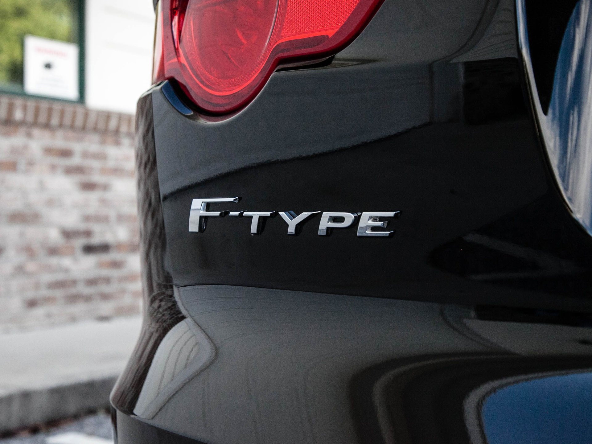 Used 2015 Jaguar F-TYPE S image 3