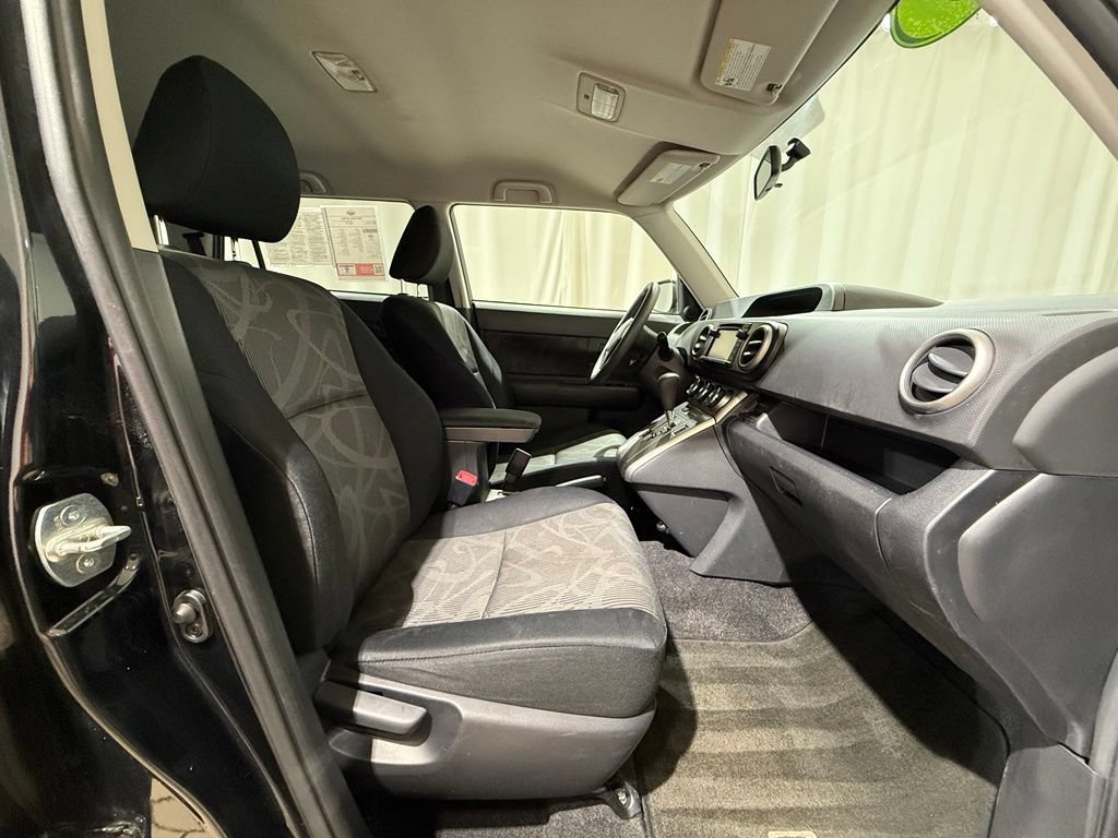 Used 2015 Scion xB FWD image 20