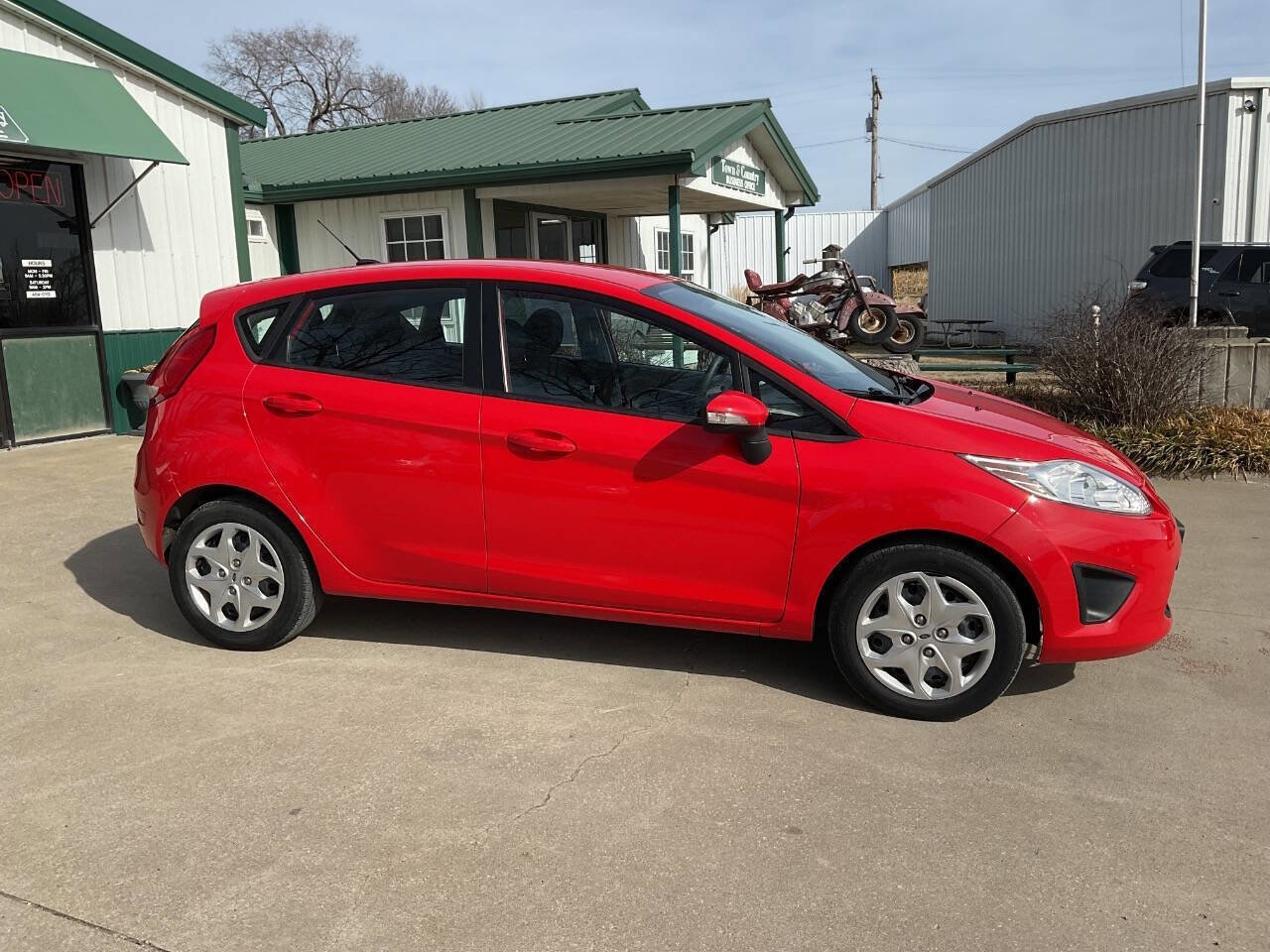 Used 2013 Ford Fiesta SE image 2