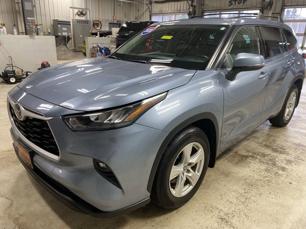 Used 2020 Toyota Highlander LE AWD/4WD image 6