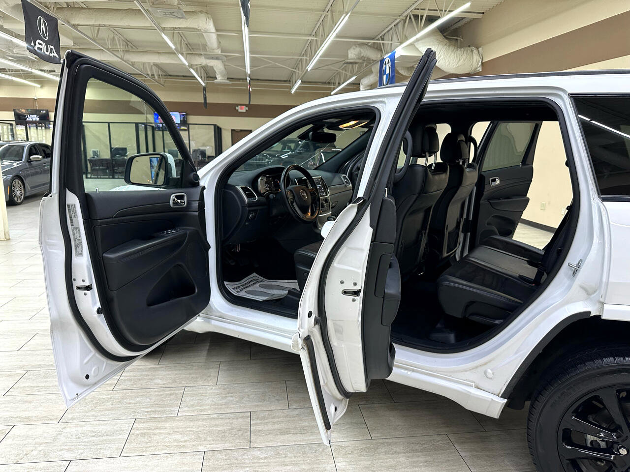 Used 2022 Jeep Grand Cherokee Laredo X image 13