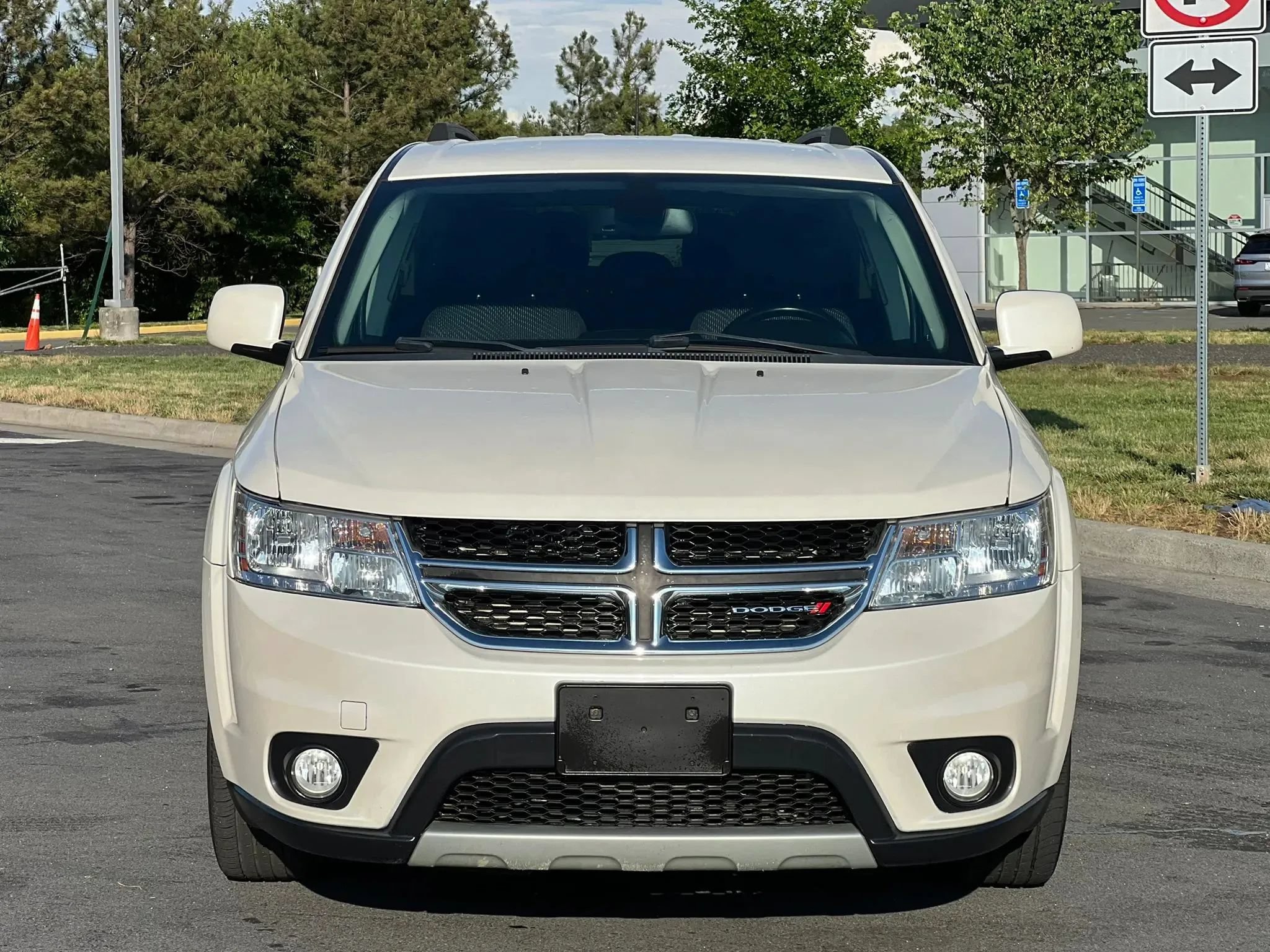 Used 2019 Dodge Journey SE w/ Premium Group FWD image 8