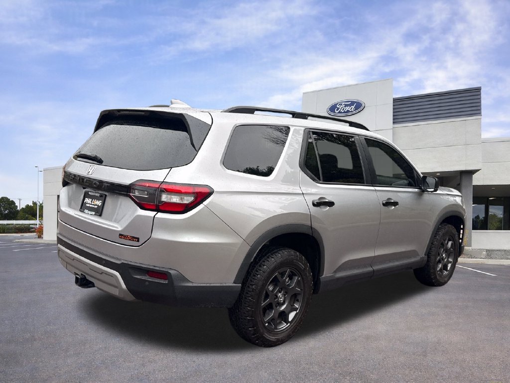 Used 2025 Honda Pilot TrailSport image 9