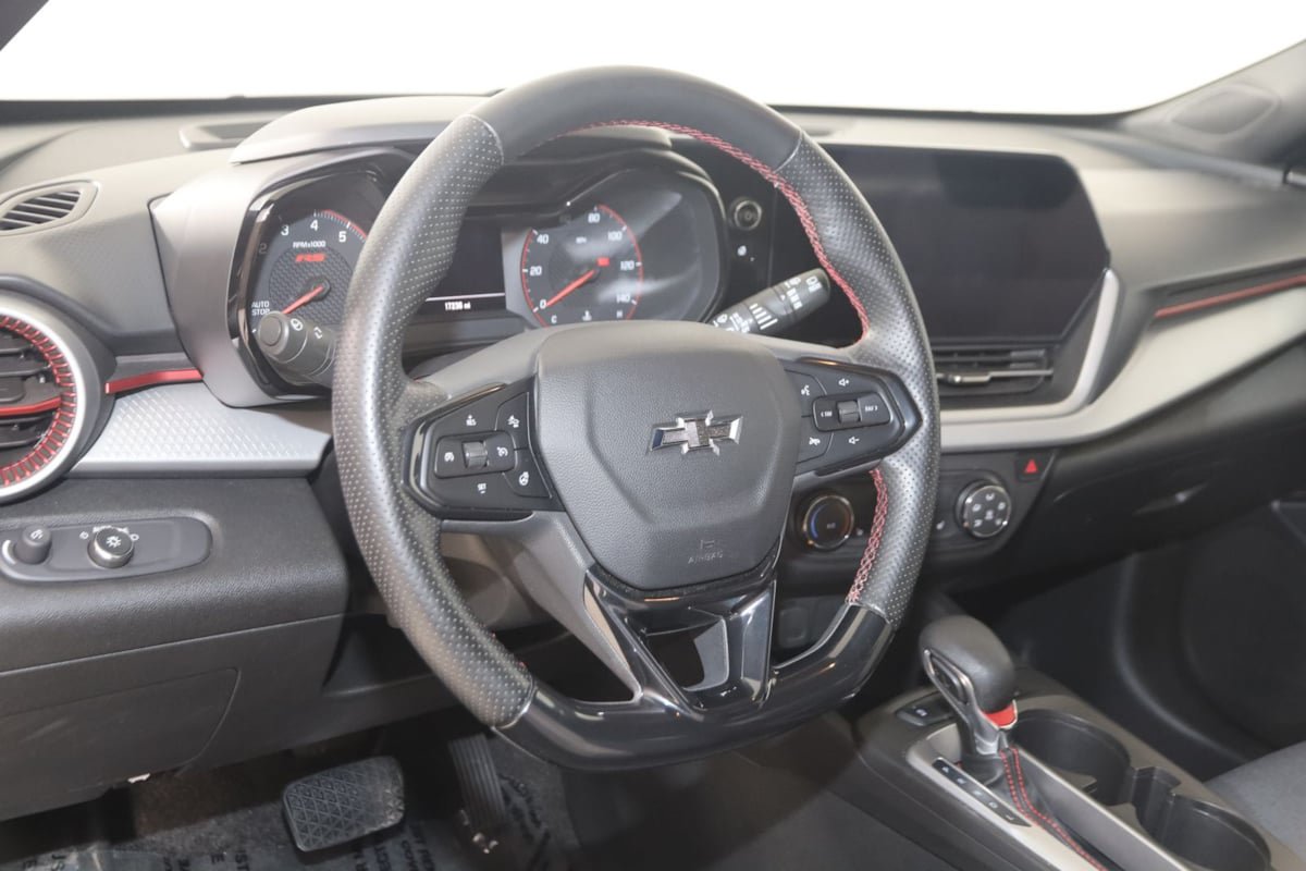 Used 2024 Chevrolet Trax RS FWD image 6