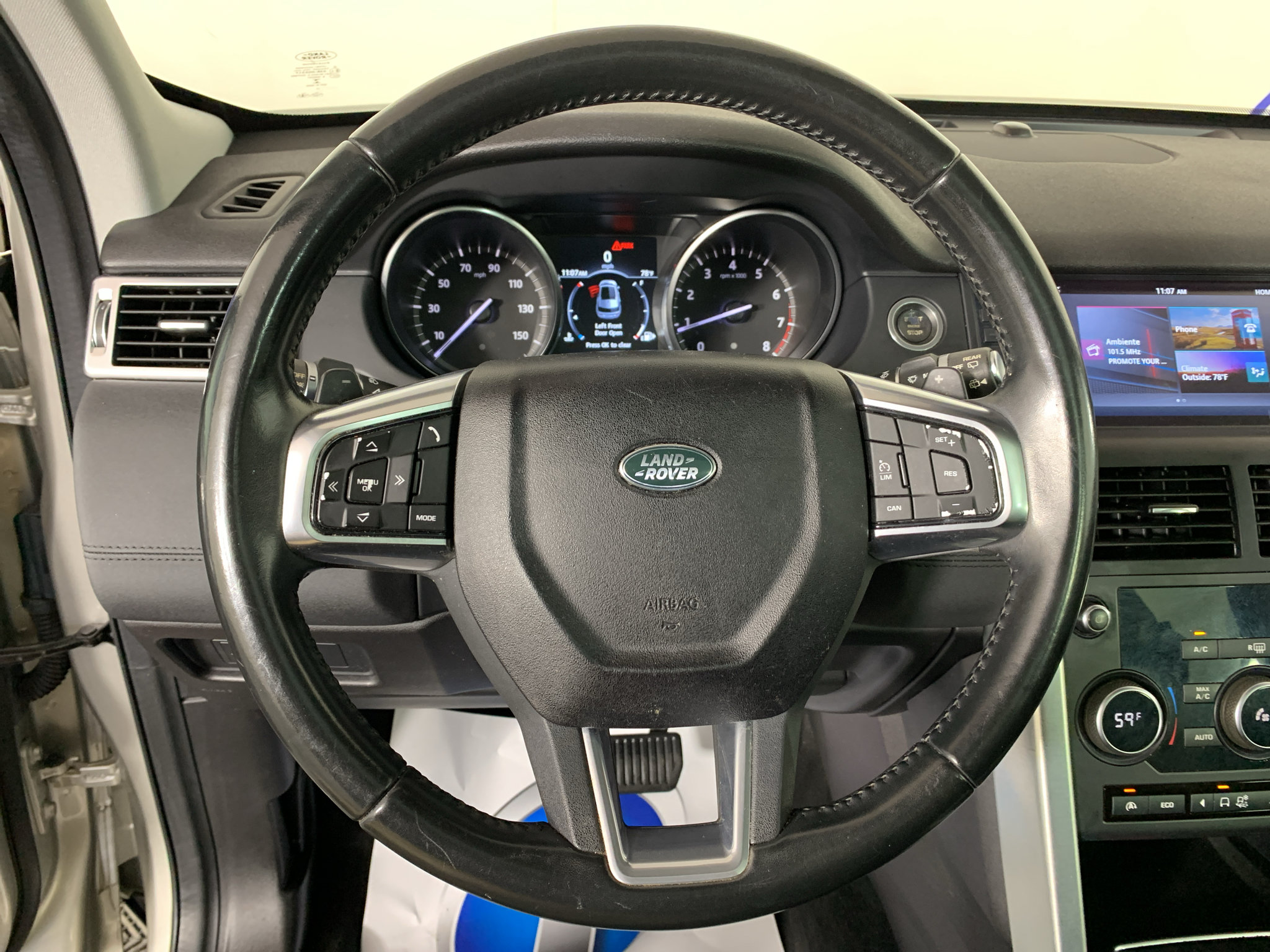 Used 2017 Land Rover Discovery Sport HSE AWD/4WD image 21