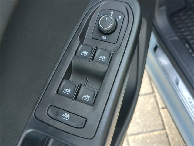 Certified 2025 Volkswagen Taos SE image 17