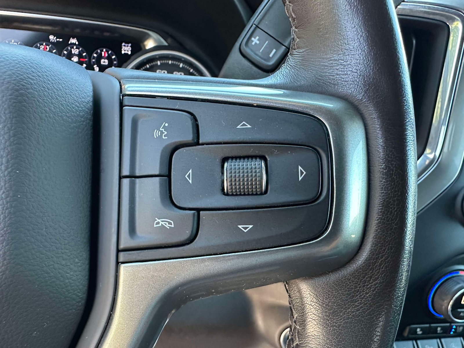 Used 2021 Chevrolet Silverado 1500 LTZ w/ LTZ Premium Package AWD/4WD image 14