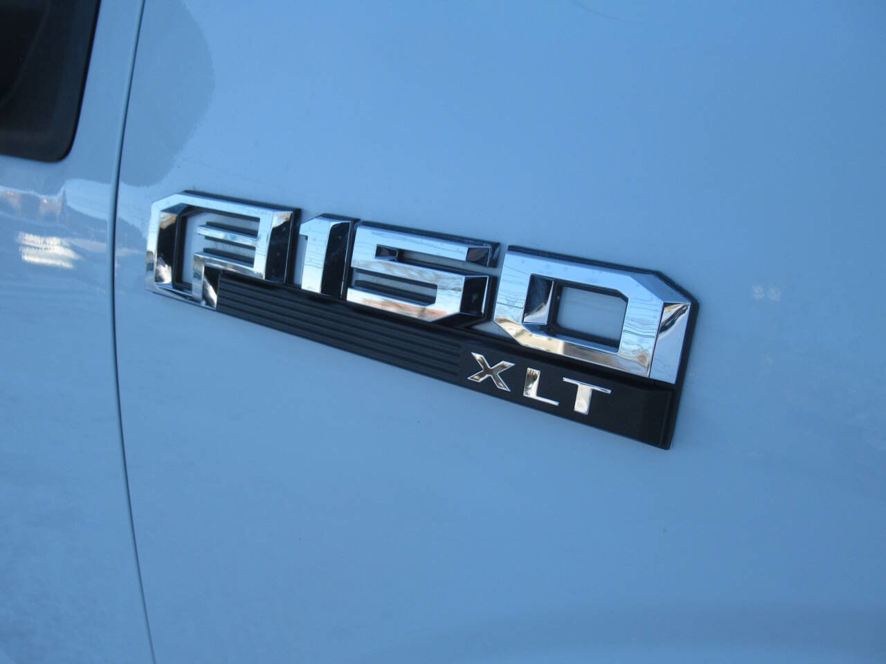 Used 2016 Ford F150 XLT w/ Equipment Group 302A Luxury image 4