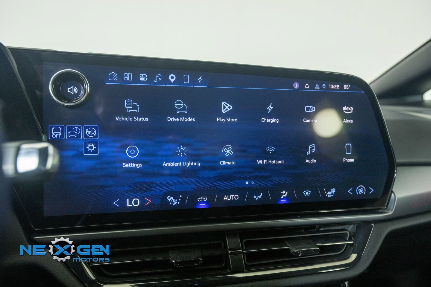Used 2024 Chevrolet Equinox EV RS FWD image 20