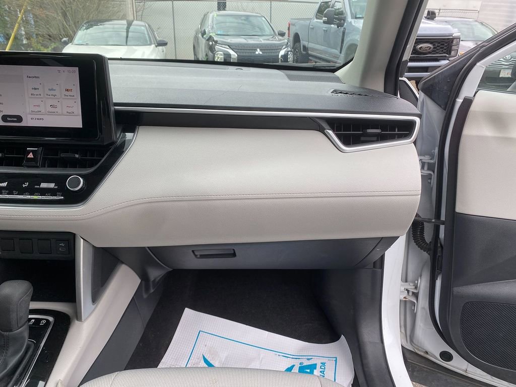 Used 2023 Toyota Corolla Cross L image 28