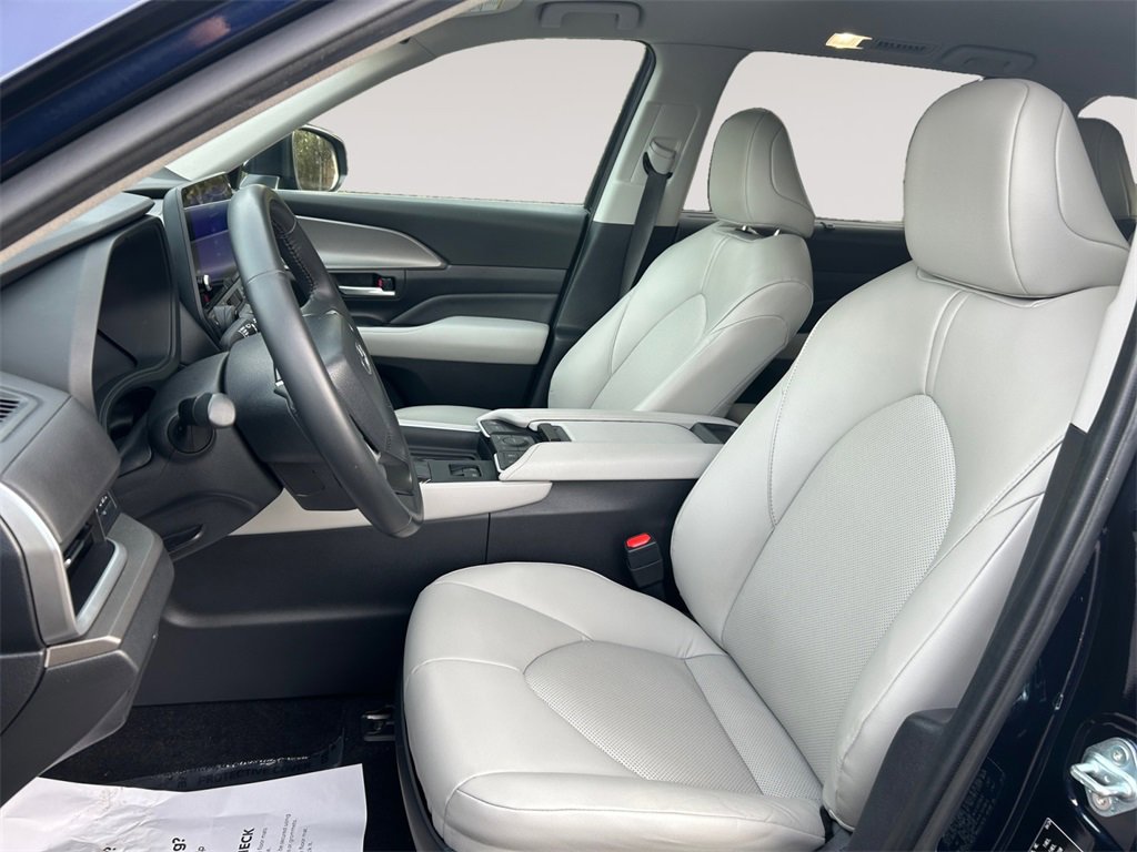 Used 2024 Toyota Grand Highlander XLE image 9