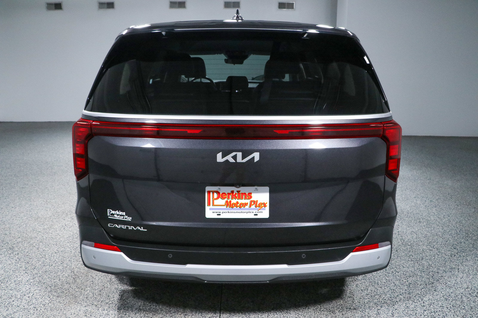 Used 2025 Kia Carnival FWD image 8