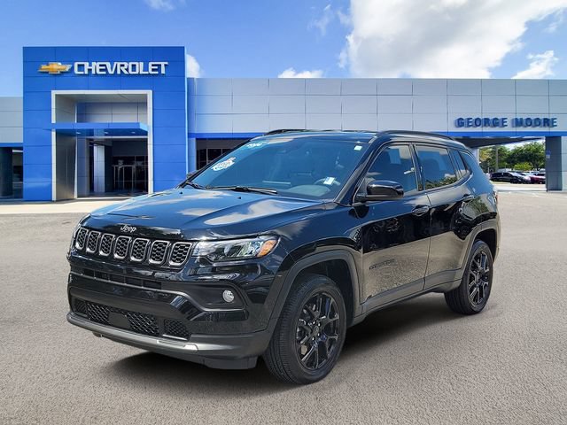Used 2026 Jeep Compass Latitude AWD/4WD image 2
