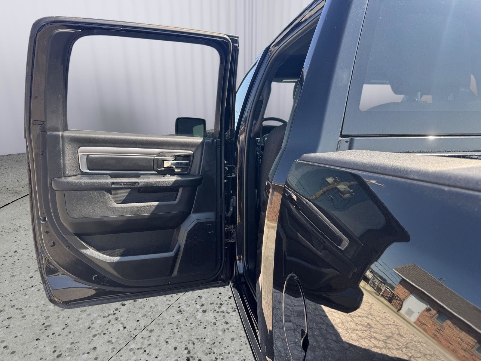 Used 2024 RAM 1500 Warlock RWD image 28