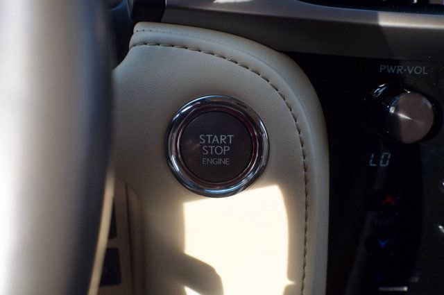Used 2018 Lexus LX 570 4WD w/ Luxury Package image 32
